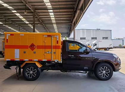 玛多爆破器材运输车