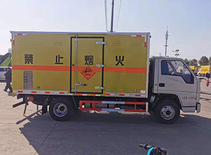 玛多爆破器材运输车技术升级与安全合规新趋势